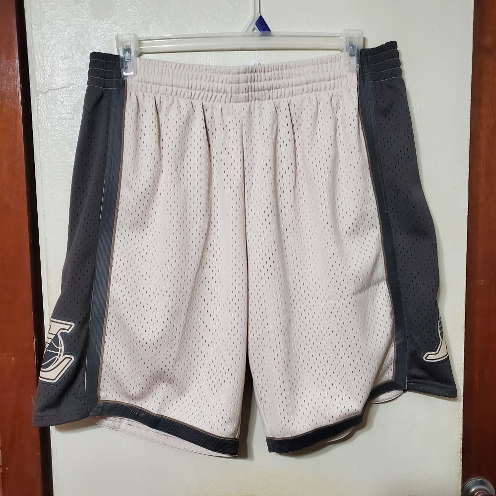 Mitchell And Ness 2009 Los Angeles Lakers Swingman Jersey basketball Shorts - Picture 4 of 12